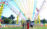 Con đường chong chóng rực rỡ sắc màu giữa lòng Hà Nội